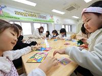 늦은 밤 아이 맡길 곳, 전화 한 통으로…야간돌봄 대표전화 운영